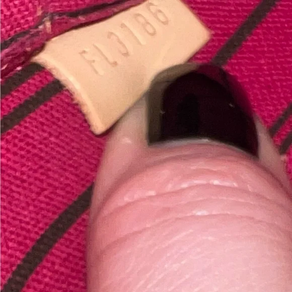 Louis Vuitton Neverfull Pouch - Picture 12 of 12